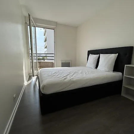 A 500m Paris, 130m2 Avec 4ch, Balcon Et Parking *
