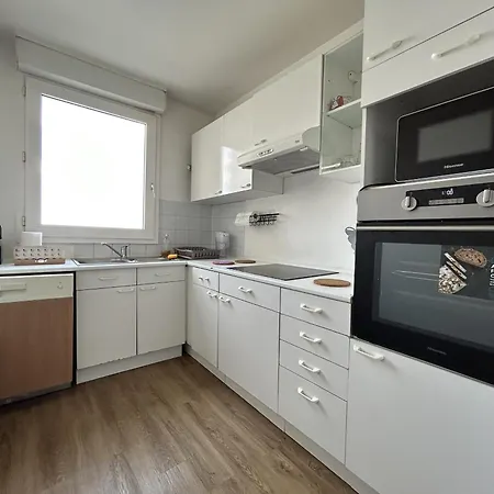 A 500m Paris, 130m2 Avec 4ch, Balcon Et Parking *