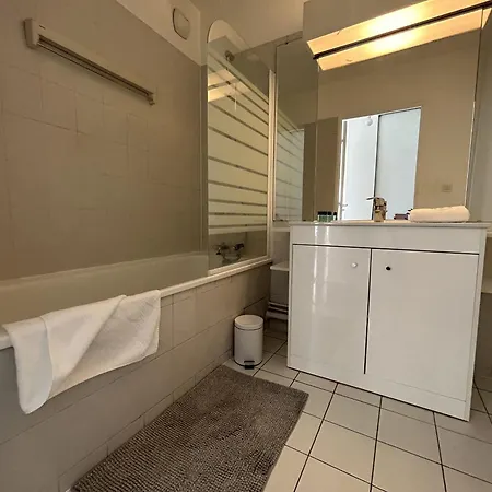 A 500m Paris, 130m2 Avec 4ch, Balcon Et Parking * 勒·克里姆林·比塞特