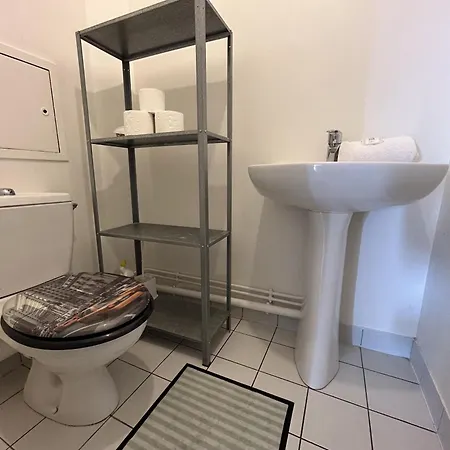 A 500m Paris, 130m2 Avec 4ch, Balcon Et Parking 勒·克里姆林·比塞特