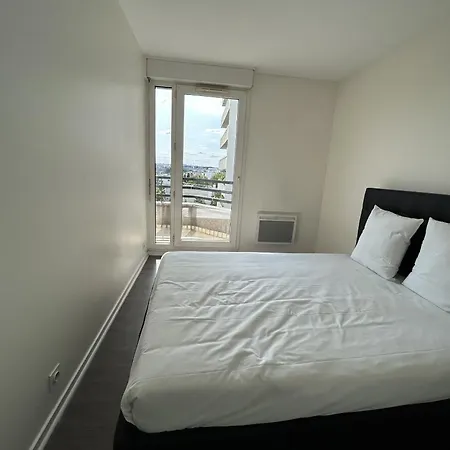 A 500m Paris, 130m2 Avec 4ch, Balcon Et Parking Apartment